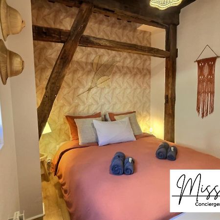 شقة "La Fenetre Sur Le Marche" De Miss.K Conciergerie ماكاتييو سورْ شالارْ المظهر الخارجي الصورة