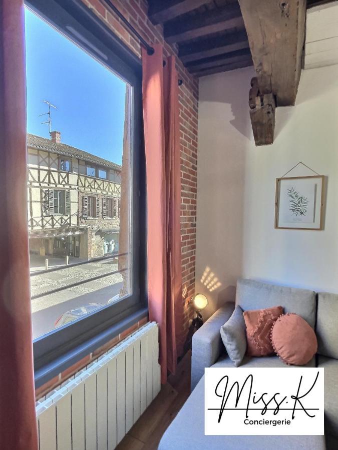 شقة "La Fenetre Sur Le Marche" De Miss.K Conciergerie ماكاتييو سورْ شالارْ المظهر الخارجي الصورة